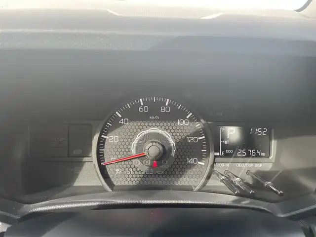 ダイハツ タフト X 福岡県 2022(令4)年 2.6万km レイクブルーメタリック 社外7型SDナビ(フルセグTV/BT)/バックカメラ/コーナーセンサー/オートホールド/衝突軽減/横滑り防止/スカイフィールトップ/置くだけ充電/ETC/オートライト/純正フロアマット/純正LED/プッシュスタート/スマートキー/スペアキー