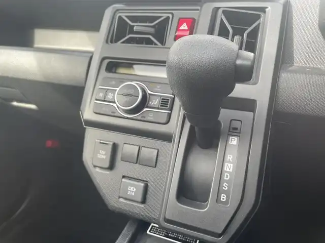 ダイハツ タフト X 福岡県 2022(令4)年 2.6万km レイクブルーメタリック 社外7型SDナビ(フルセグTV/BT)/バックカメラ/コーナーセンサー/オートホールド/衝突軽減/横滑り防止/スカイフィールトップ/置くだけ充電/ETC/オートライト/純正フロアマット/純正LED/プッシュスタート/スマートキー/スペアキー