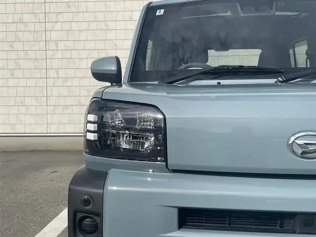 ダイハツ タフト X 福岡県 2022(令4)年 2.6万km レイクブルーメタリック 社外7型SDナビ(フルセグTV/BT)/バックカメラ/コーナーセンサー/オートホールド/衝突軽減/横滑り防止/スカイフィールトップ/置くだけ充電/ETC/オートライト/純正フロアマット/純正LED/プッシュスタート/スマートキー/スペアキー