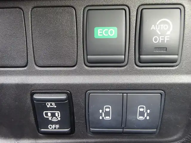 日産 セレナ ハイウェイスター Vセレクション 静岡県 2018(平30)年 8万km ブリリアントホワイトパール ワンオーナー/禁煙車/ハンズフリー両側パワースライドドア/純正SDナビ　MM317D-W/（CD/DVD/SD/USB/iPod/フルセグTV)/ステアリングリモコン/純正フリップダウンモニター/全方位モニター・バックカメラ/セーフティパックB/・プロパイロット（自動運転技術）/・車線逸脱防止支援システム/・カーテン・サイドエアバック/・アラウンドビューモニター/・スマートルームミラー/・踏み間違い衝突防止アシスト/・インテリジェントパーキングシステム/・侵入禁止標識検知/・ふらつき警報/・フロント・バックソナー/・電動パーキング/・オートブレーキホールド/2列目超ロングスライド/運転席・助手席シートバックテーブル/USBケーブル（運転席・2列目・3列目）/ビルトインETC/LEDヘッドライト/プッシュスタート・スマートキー/スペアキー/保証書・取扱説明書