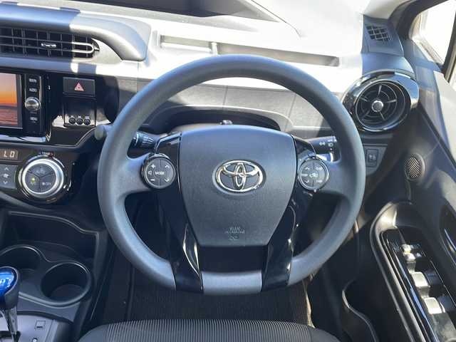 トヨタ アクア S 新潟県 2017(平29)年 4.1万km ディープアメジストマイカメタリック ワンオーナー/冬タイヤ積載/純正SDナビ/（DTV/Bluetooth）/衝突軽減/レーンキープアシスト/バックカメラ/ビルドインETC/プッシュスタート/ヘッドライトレベライザー/フロアマット/オートハイビーム/ウィンカーミラー/電格ミラー/ドアバイザー
