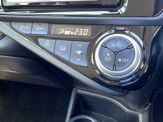 トヨタ アクア S 新潟県 2017(平29)年 4.1万km ディープアメジストマイカメタリック ワンオーナー/冬タイヤ積載/純正SDナビ/（DTV/Bluetooth）/衝突軽減/レーンキープアシスト/バックカメラ/ビルドインETC/プッシュスタート/ヘッドライトレベライザー/フロアマット/オートハイビーム/ウィンカーミラー/電格ミラー/ドアバイザー