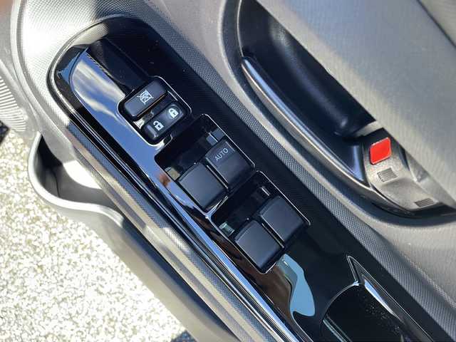 トヨタ アクア S 新潟県 2017(平29)年 4.1万km ディープアメジストマイカメタリック ワンオーナー/冬タイヤ積載/純正SDナビ/（DTV/Bluetooth）/衝突軽減/レーンキープアシスト/バックカメラ/ビルドインETC/プッシュスタート/ヘッドライトレベライザー/フロアマット/オートハイビーム/ウィンカーミラー/電格ミラー/ドアバイザー