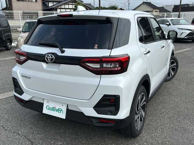 トヨタ ライズ Z 富山県 2023(令5)年 1.6万km シャイニングホワイトパール ワンオーナー/スマートキー/４WD/パノラミックビューモニター(全周囲カメラ)/純正メモリーナビ(NSZT-Y68T)/DVD/BT/デジタルTV/スマートアシスト/LKC/BSM/レーダークルコン/スマートパノラマパーキングアシスト/ビルトインETC/クリアランスソナー/LEDヘッドライト/フォグランプ/電格ウィンカーミラー/オートリトラドアミラー/プッシュスタート/シートヒーター(D/N)/ミラー型前後ドラレコ/電動パーキングブレーキ/ステアリングスイッチ/アイドリングストップ/革巻きステアリング/保証書・取説・ナビ取説/スペアキー（スマートキー）