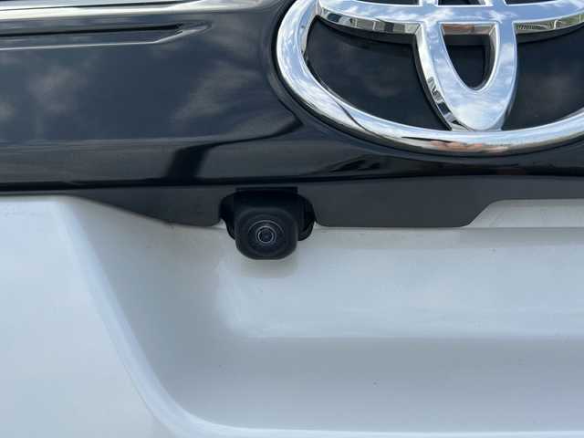 トヨタ ライズ Z 富山県 2023(令5)年 1.6万km シャイニングホワイトパール ワンオーナー/スマートキー/４WD/パノラミックビューモニター(全周囲カメラ)/純正メモリーナビ(NSZT-Y68T)/DVD/BT/デジタルTV/スマートアシスト/LKC/BSM/レーダークルコン/スマートパノラマパーキングアシスト/ビルトインETC/クリアランスソナー/LEDヘッドライト/フォグランプ/電格ウィンカーミラー/オートリトラドアミラー/プッシュスタート/シートヒーター(D/N)/ミラー型前後ドラレコ/電動パーキングブレーキ/ステアリングスイッチ/アイドリングストップ/革巻きステアリング/保証書・取説・ナビ取説/スペアキー（スマートキー）