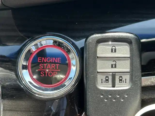 ホンダ オデッセイ アブソルート ホンダセンシング 富山県 2018(平30)年 7.7万km クリスタルブラックパール 社外ナビ/フルセグＴＶ/Ｂｌｕｅｔｏｏｔｈ/バックカメラ/両側パワースライドドア/レーダークルーズコントロール/ハーフレザーシート/純正ＡＷ１７インチ/ＬＥＤヘッドライト/ヒッチメンバー/レーンキープアシスト/スマートキー/プッシュスタート/ＥＴＣ２．０/オートライト/純正AW17インチ
