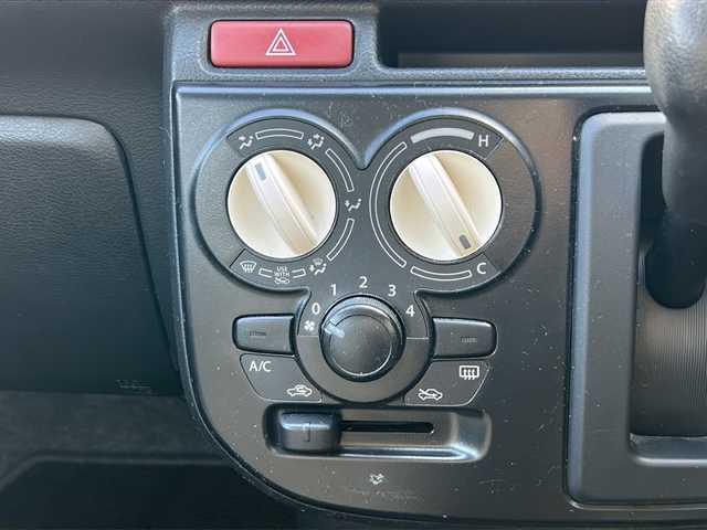 スズキ アルト L 埼玉県 2017(平29)年 9.1万km フィズブルーパールメタリック ワンオーナー　/社外LED　/リモコンキー/D席シートヒーター　/アイドリングストップ　/横滑り防止　/純正フロア　/純正オーディオ　/(FM/AM/AUX/CD)/パワーステアリング　/パワーウィンドウ　/ABS　/保証書　/取扱説明書　/スペアキー1本 /積込タイヤ4本(社外スタッドレスAW13)