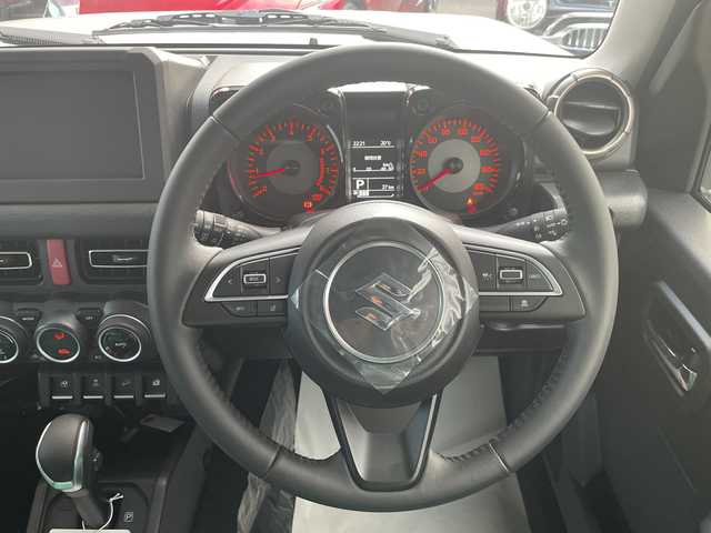 スズキ ジムニー ノマド FC 大阪府 2025(令7)年 0.1千km アークティックホワイトパール /ワンオーナー//登録済未使用車//スズキセーフティサポート/・デュアルカメラブレーキサポート/・衝突被害軽減ブレーキ/・車線逸脱警報システム/・アダプティブクルーズコントロール//LEDヘッドライト//前席シートヒーター//パーキングソナー//アイドリングストップ//本革巻きステアリング//純正15インチアルミホイール//背面タイヤ//ヘッドライトウォッシャー//プッシュスタート//取扱説明書//保証書//スペアキー