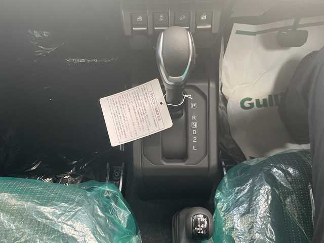 スズキ ジムニー ノマド FC 大阪府 2025(令7)年 0.1千km アークティックホワイトパール /ワンオーナー//登録済未使用車//スズキセーフティサポート/・デュアルカメラブレーキサポート/・衝突被害軽減ブレーキ/・車線逸脱警報システム/・アダプティブクルーズコントロール//LEDヘッドライト//前席シートヒーター//パーキングソナー//アイドリングストップ//本革巻きステアリング//純正15インチアルミホイール//背面タイヤ//ヘッドライトウォッシャー//プッシュスタート//取扱説明書//保証書//スペアキー