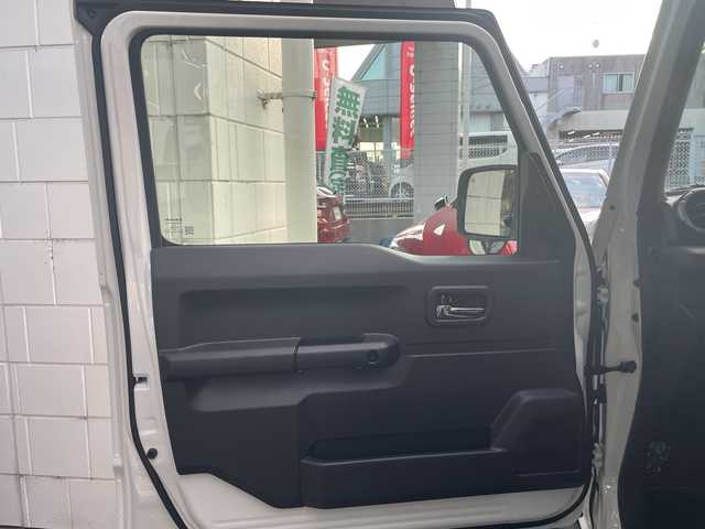 スズキ ジムニー ノマド FC 大阪府 2025(令7)年 0.1千km アークティックホワイトパール /ワンオーナー//登録済未使用車//スズキセーフティサポート/・デュアルカメラブレーキサポート/・衝突被害軽減ブレーキ/・車線逸脱警報システム/・アダプティブクルーズコントロール//LEDヘッドライト//前席シートヒーター//パーキングソナー//アイドリングストップ//本革巻きステアリング//純正15インチアルミホイール//背面タイヤ//ヘッドライトウォッシャー//プッシュスタート//取扱説明書//保証書//スペアキー