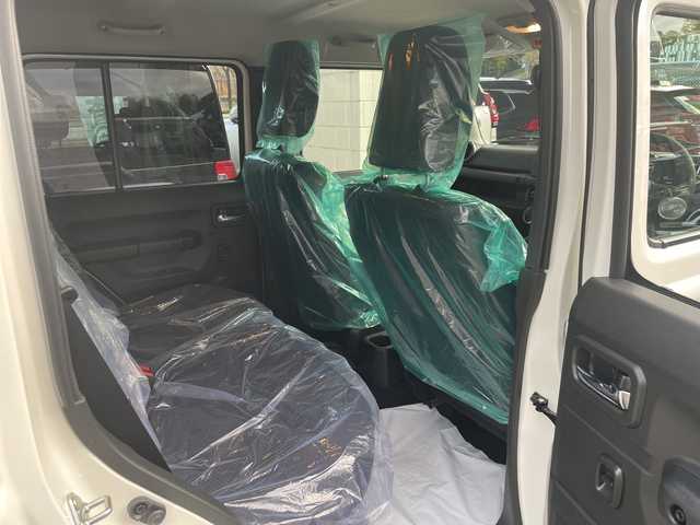 スズキ ジムニー ノマド FC 大阪府 2025(令7)年 0.1千km アークティックホワイトパール /ワンオーナー//登録済未使用車//スズキセーフティサポート/・デュアルカメラブレーキサポート/・衝突被害軽減ブレーキ/・車線逸脱警報システム/・アダプティブクルーズコントロール//LEDヘッドライト//前席シートヒーター//パーキングソナー//アイドリングストップ//本革巻きステアリング//純正15インチアルミホイール//背面タイヤ//ヘッドライトウォッシャー//プッシュスタート//取扱説明書//保証書//スペアキー