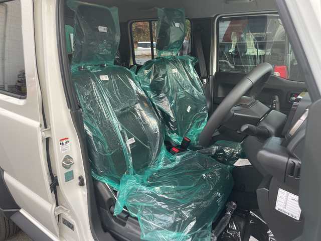 スズキ ジムニー ノマド FC 大阪府 2025(令7)年 0.1千km アークティックホワイトパール /ワンオーナー//登録済未使用車//スズキセーフティサポート/・デュアルカメラブレーキサポート/・衝突被害軽減ブレーキ/・車線逸脱警報システム/・アダプティブクルーズコントロール//LEDヘッドライト//前席シートヒーター//パーキングソナー//アイドリングストップ//本革巻きステアリング//純正15インチアルミホイール//背面タイヤ//ヘッドライトウォッシャー//プッシュスタート//取扱説明書//保証書//スペアキー