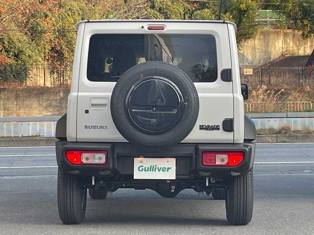 スズキ ジムニー ノマド FC 大阪府 2025(令7)年 0.1千km アークティックホワイトパール /ワンオーナー//登録済未使用車//スズキセーフティサポート/・デュアルカメラブレーキサポート/・衝突被害軽減ブレーキ/・車線逸脱警報システム/・アダプティブクルーズコントロール//LEDヘッドライト//前席シートヒーター//パーキングソナー//アイドリングストップ//本革巻きステアリング//純正15インチアルミホイール//背面タイヤ//ヘッドライトウォッシャー//プッシュスタート//取扱説明書//保証書//スペアキー