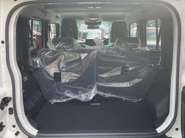 スズキ ジムニー ノマド FC 大阪府 2025(令7)年 0.1千km アークティックホワイトパール /ワンオーナー//登録済未使用車//スズキセーフティサポート/・デュアルカメラブレーキサポート/・衝突被害軽減ブレーキ/・車線逸脱警報システム/・アダプティブクルーズコントロール//LEDヘッドライト//前席シートヒーター//パーキングソナー//アイドリングストップ//本革巻きステアリング//純正15インチアルミホイール//背面タイヤ//ヘッドライトウォッシャー//プッシュスタート//取扱説明書//保証書//スペアキー