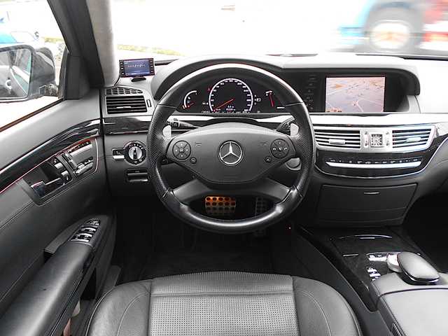 メルセデス・ベンツ Ｓ６３Ｌ 栃木県 2010(平22)年 9.6万km 黒 左ハンドル/純正20インチアルミ+ノーマルタイヤ車内積込/　 (前輪:275/35ZR20 後輪:255/35ZR20)/サンルーフ/黒革シート/純正HDDナビ(Bluetooth・DVD再生)/バックカメラ/地デジTVチューナー/全席ヒートヒーター&ベンチレーター/全席パワーシート/後席アームレストスイッチ/電動トランクリッド/ナイトビューアシストプラス/レーンキーピングアシスト/クルーズコントロール/プッシュスタート/harman/kardonサウンド/ETC/純正フロアマット/スペアキー/新車保証書/取扱説明書