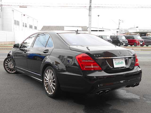 メルセデス・ベンツ Ｓ６３Ｌ 栃木県 2010(平22)年 9.6万km 黒 左ハンドル/純正20インチアルミ+ノーマルタイヤ車内積込/　 (前輪:275/35ZR20 後輪:255/35ZR20)/サンルーフ/黒革シート/純正HDDナビ(Bluetooth・DVD再生)/バックカメラ/地デジTVチューナー/全席ヒートヒーター&ベンチレーター/全席パワーシート/後席アームレストスイッチ/電動トランクリッド/ナイトビューアシストプラス/レーンキーピングアシスト/クルーズコントロール/プッシュスタート/harman/kardonサウンド/ETC/純正フロアマット/スペアキー/新車保証書/取扱説明書
