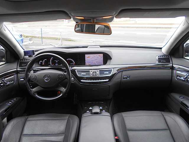メルセデス・ベンツ Ｓ６３Ｌ 栃木県 2010(平22)年 9.6万km 黒 左ハンドル/純正20インチアルミ+ノーマルタイヤ車内積込/　 (前輪:275/35ZR20 後輪:255/35ZR20)/サンルーフ/黒革シート/純正HDDナビ(Bluetooth・DVD再生)/バックカメラ/地デジTVチューナー/全席ヒートヒーター&ベンチレーター/全席パワーシート/後席アームレストスイッチ/電動トランクリッド/ナイトビューアシストプラス/レーンキーピングアシスト/クルーズコントロール/プッシュスタート/harman/kardonサウンド/ETC/純正フロアマット/スペアキー/新車保証書/取扱説明書
