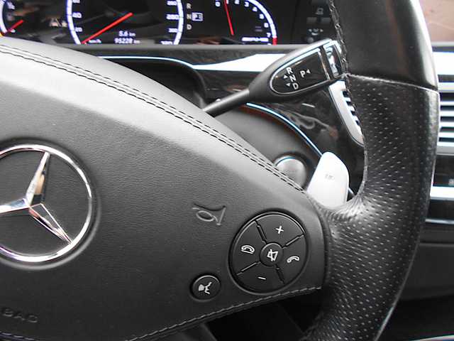 メルセデス・ベンツ Ｓ６３Ｌ 栃木県 2010(平22)年 9.6万km 黒 左ハンドル/純正20インチアルミ+ノーマルタイヤ車内積込/　 (前輪:275/35ZR20 後輪:255/35ZR20)/サンルーフ/黒革シート/純正HDDナビ(Bluetooth・DVD再生)/バックカメラ/地デジTVチューナー/全席ヒートヒーター&ベンチレーター/全席パワーシート/後席アームレストスイッチ/電動トランクリッド/ナイトビューアシストプラス/レーンキーピングアシスト/クルーズコントロール/プッシュスタート/harman/kardonサウンド/ETC/純正フロアマット/スペアキー/新車保証書/取扱説明書
