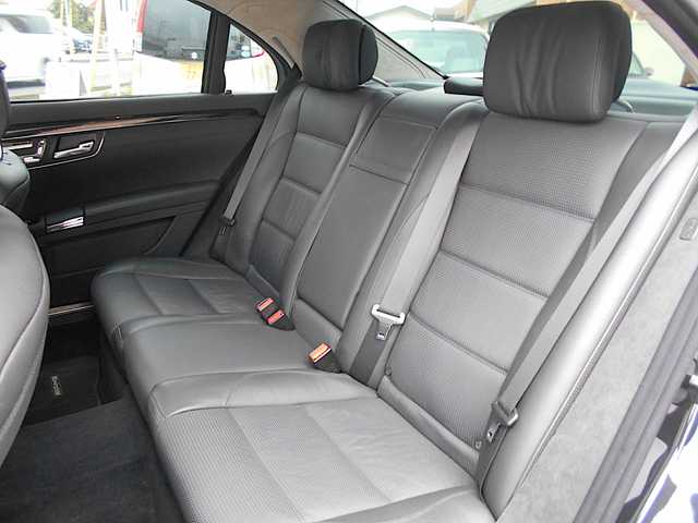 メルセデス・ベンツ Ｓ６３Ｌ 栃木県 2010(平22)年 9.6万km 黒 左ハンドル/純正20インチアルミ+ノーマルタイヤ車内積込/　 (前輪:275/35ZR20 後輪:255/35ZR20)/サンルーフ/黒革シート/純正HDDナビ(Bluetooth・DVD再生)/バックカメラ/地デジTVチューナー/全席ヒートヒーター&ベンチレーター/全席パワーシート/後席アームレストスイッチ/電動トランクリッド/ナイトビューアシストプラス/レーンキーピングアシスト/クルーズコントロール/プッシュスタート/harman/kardonサウンド/ETC/純正フロアマット/スペアキー/新車保証書/取扱説明書
