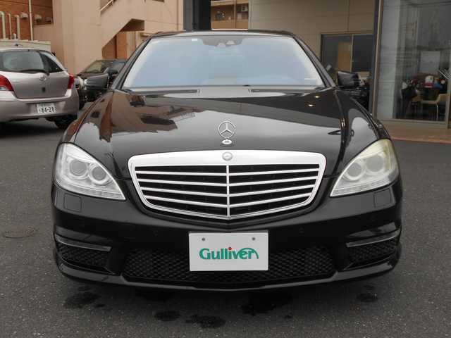 メルセデス・ベンツ Ｓ６３Ｌ 栃木県 2010(平22)年 9.6万km 黒 左ハンドル/純正20インチアルミ+ノーマルタイヤ車内積込/　 (前輪:275/35ZR20 後輪:255/35ZR20)/サンルーフ/黒革シート/純正HDDナビ(Bluetooth・DVD再生)/バックカメラ/地デジTVチューナー/全席ヒートヒーター&ベンチレーター/全席パワーシート/後席アームレストスイッチ/電動トランクリッド/ナイトビューアシストプラス/レーンキーピングアシスト/クルーズコントロール/プッシュスタート/harman/kardonサウンド/ETC/純正フロアマット/スペアキー/新車保証書/取扱説明書