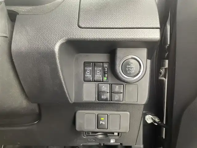 トヨタ ルーミー カスタムG－T 千葉県 2020(令2)年 4.4万km ブラックマイカメタリック 禁煙車/トヨタセーフティセンス/・先行車発進システム/・車線逸脱警報システム/・クリアランスソナー/両側電動ドア/純正9インチメモリナビ/・型番：NSZT-Y68T/・CD/DVD/Bluetooth/フルセグTV/・全方位カメラ/・ビルトインETC2.0/革巻きステアリング/・ステアリングスイッチ/クルーズコントロール/DNシートヒーター/純正フロアマット/純正ドアバイザー/純正15インチAW/電動格納ウインカーミラー/オートライト/・オートマチックハイビーム/・LEDヘッドライト/・LEDフォグランプ/アイドリングストップ/プッシュスタート/・スマートキー/・スペアキー