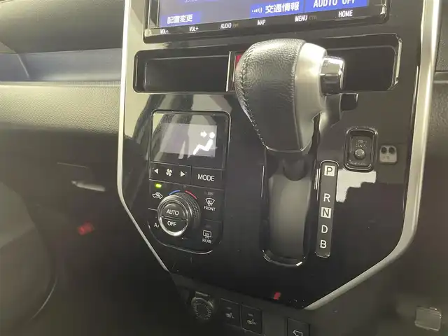 トヨタ ルーミー カスタムG－T 千葉県 2020(令2)年 4.4万km ブラックマイカメタリック 禁煙車/トヨタセーフティセンス/・先行車発進システム/・車線逸脱警報システム/・クリアランスソナー/両側電動ドア/純正9インチメモリナビ/・型番：NSZT-Y68T/・CD/DVD/Bluetooth/フルセグTV/・全方位カメラ/・ビルトインETC2.0/革巻きステアリング/・ステアリングスイッチ/クルーズコントロール/DNシートヒーター/純正フロアマット/純正ドアバイザー/純正15インチAW/電動格納ウインカーミラー/オートライト/・オートマチックハイビーム/・LEDヘッドライト/・LEDフォグランプ/アイドリングストップ/プッシュスタート/・スマートキー/・スペアキー