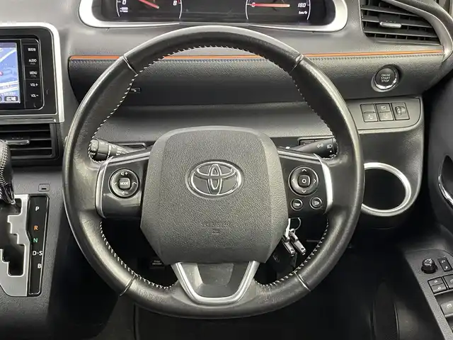 トヨタ シエンタ G 千葉県 2015(平27)年 15.1万km ブラックマイカ セーフティセンスC/・プリクラッシュセーフティシステム/・レーンディパーチャーアラート/・オートマチックハイビーム/・先行車発進告知機能/純正7インチメモリーナビ/・フルセグTV/・CD/DVD再生/・Bluetooth接続/・バックカメラ/純正フリップダウンモニター/両側パワースライドドア/スマートキー/シートヒーター/ETC/LEDヘッドライト/サイド/カーテンエアバッグ