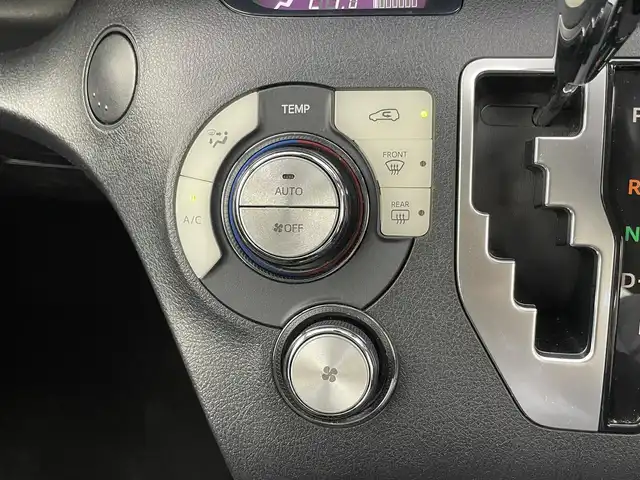 トヨタ シエンタ G 千葉県 2015(平27)年 15.1万km ブラックマイカ セーフティセンスC/・プリクラッシュセーフティシステム/・レーンディパーチャーアラート/・オートマチックハイビーム/・先行車発進告知機能/純正7インチメモリーナビ/・フルセグTV/・CD/DVD再生/・Bluetooth接続/・バックカメラ/純正フリップダウンモニター/両側パワースライドドア/スマートキー/シートヒーター/ETC/LEDヘッドライト/サイド/カーテンエアバッグ
