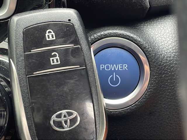 トヨタ アクア GRスポーツ 山口県 2023(令5)年 1.8万km ダークグレー ワンオーナー/純正10.5インチディスプレイオーディオ/・Bluetooth/AM/FM//バックカメラ/トヨタセーフティ/・プリクラッシュセーフティ/・レーンディパーチャーアラート/・レーントレーシングアシスト/・アダプティブクルーズコントロール/・オートハイビーム/・クリアランスソナー/D/N席シートヒーター/ステアリングヒーター/ETC/AC100V/スマートキー/スペアキー/純正フロアマット/純正LEDヘッドライト/純正17インチAW