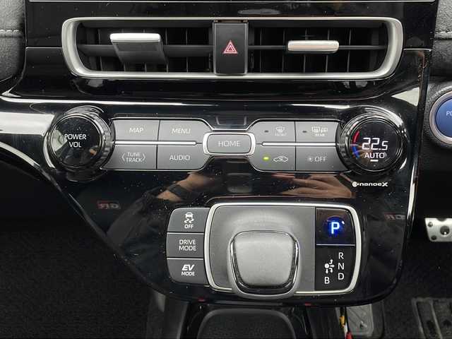 トヨタ アクア GRスポーツ 山口県 2023(令5)年 1.8万km ダークグレー ワンオーナー/純正10.5インチディスプレイオーディオ/・Bluetooth/AM/FM//バックカメラ/トヨタセーフティ/・プリクラッシュセーフティ/・レーンディパーチャーアラート/・レーントレーシングアシスト/・アダプティブクルーズコントロール/・オートハイビーム/・クリアランスソナー/D/N席シートヒーター/ステアリングヒーター/ETC/AC100V/スマートキー/スペアキー/純正フロアマット/純正LEDヘッドライト/純正17インチAW