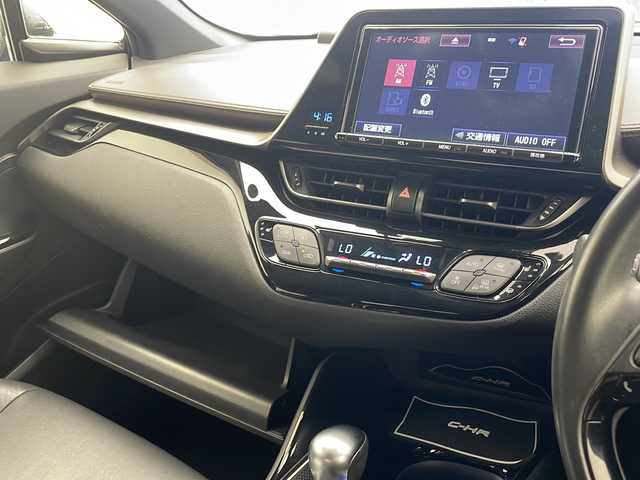 トヨタ Ｃ－ＨＲ G 沖縄県 2016(平28)年 7万km ダークブラウンマイカメタリック 純正ナビ(ＮＳＺＴ－Ｙ６６Ｔ)/(Ｂｌｕｅｔｏｏｔｈ　フルセグＴＶ　ＣＤ　ＤＶＤ　ＡＭ　ＦＭ)　/バックカメラ　/ドライブレコーダー　/ＥＴＣ　/クルーズコントロール　/ブラインドスポットモニター/スマートキー/シートヒーター　/ＬＥＤヘッドライト　/純正アルミホイール/純正フロアマット/オートライト/オートマチックハイビーム