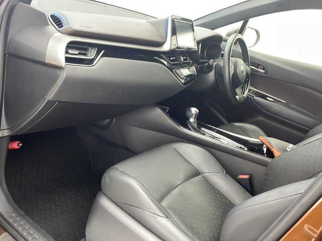 トヨタ Ｃ－ＨＲ G 沖縄県 2016(平28)年 7万km ダークブラウンマイカメタリック 純正ナビ(ＮＳＺＴ－Ｙ６６Ｔ)/(Ｂｌｕｅｔｏｏｔｈ　フルセグＴＶ　ＣＤ　ＤＶＤ　ＡＭ　ＦＭ)　/バックカメラ　/ドライブレコーダー　/ＥＴＣ　/クルーズコントロール　/ブラインドスポットモニター/スマートキー/シートヒーター　/ＬＥＤヘッドライト　/純正アルミホイール/純正フロアマット/オートライト/オートマチックハイビーム