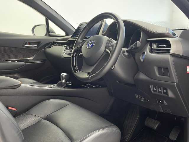 トヨタ Ｃ－ＨＲ G 沖縄県 2016(平28)年 7万km ダークブラウンマイカメタリック 純正ナビ(ＮＳＺＴ－Ｙ６６Ｔ)/(Ｂｌｕｅｔｏｏｔｈ　フルセグＴＶ　ＣＤ　ＤＶＤ　ＡＭ　ＦＭ)　/バックカメラ　/ドライブレコーダー　/ＥＴＣ　/クルーズコントロール　/ブラインドスポットモニター/スマートキー/シートヒーター　/ＬＥＤヘッドライト　/純正アルミホイール/純正フロアマット/オートライト/オートマチックハイビーム