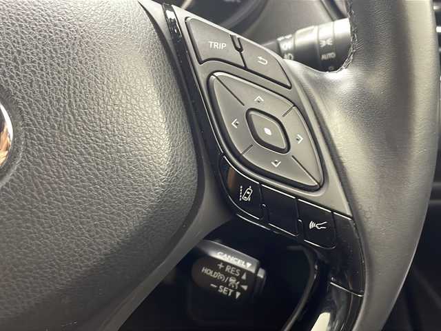 トヨタ Ｃ－ＨＲ G 沖縄県 2016(平28)年 7万km ダークブラウンマイカメタリック 純正ナビ(ＮＳＺＴ－Ｙ６６Ｔ)/(Ｂｌｕｅｔｏｏｔｈ　フルセグＴＶ　ＣＤ　ＤＶＤ　ＡＭ　ＦＭ)　/バックカメラ　/ドライブレコーダー　/ＥＴＣ　/クルーズコントロール　/ブラインドスポットモニター/スマートキー/シートヒーター　/ＬＥＤヘッドライト　/純正アルミホイール/純正フロアマット/オートライト/オートマチックハイビーム