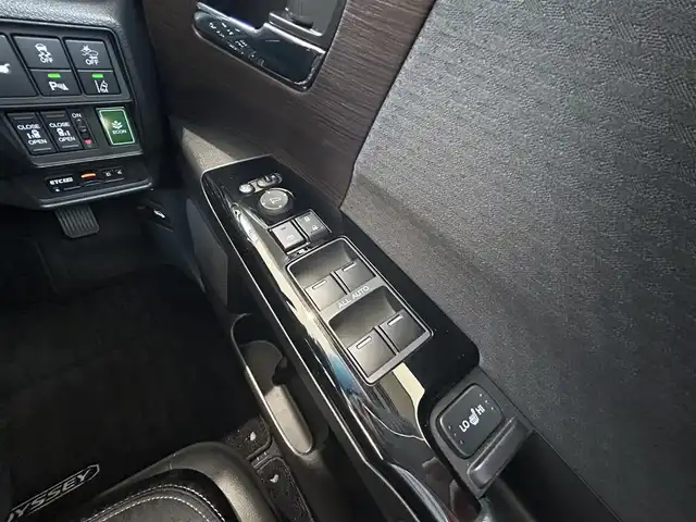 ホンダ オデッセイ アブソルート EX 愛知県 2021(令3)年 4.6万km プレミアムスパークルブラックパール ワンオーナー/純正メモリナビ(FM/AM/CD/DVD/BT/iPod/AppleCarPlay/USB/HDMI/フルセグ)/ホンダセンシング/　・後方誤発進抑制機能/　・車線維持支援システム/　・衝突軽減システム/　・アダクティブクルーズコントロール/オッドマン/クリアランスソナー・コーナーセンサー/ETC2.0/バックカメラ/純正後席モニター/ハーフレザーシート/パワーシート/シートヒーター/パワーバックドア/両側パワースライドドア/パドルシフト/ドライブレコーダー/LEDヘッドライト/フォグランプ/革巻きステアリング/純正AW18インチ/電動格納ミラー/アイドリングストップ/プッシュスタート/スマートキー/エンジンスターター/ステアリングリモコン/ハンズフリー/ABS/保証書