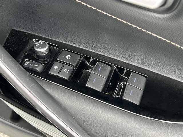 トヨタ カローラツーリング ハイブリッド ダブルバイビー 茨城県 2020(令2)年 4.2万km ホワイトパールクリスタルシャイン 純正ディスプレイオーディオ＆ナビ機能付き/(BT・ラジオ再生)/オプションDVDデッキ付き/レーダークルーズコントロール/レーンアシスト/プリクラッシュセーフティ/コーナーセンサー/ビルトインETC/ドライブレコーダー/バックカメラ/オートライト/LEDヘッドライト/純正17inアルミホイール/フロアマット/スマートキー/スペアキー