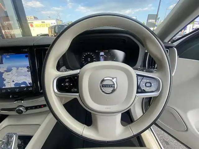 ボルボ ＸＣ６０ B5 AWD インスクリプション 福岡県 2020(令2)年 6万km パール ・Orreforsクリスタルシフト/・harman/kardon プレミアムスピーカー/・純正ナビ/CD/BT/フルセグTV/Apple Car Play/Android Auto/・全方位カメラ/・ベージュレザーシート/・前席パワーシート/メモリーシート/・全席シートヒーター/・ACC/・LKA/・BLIS/・フットトランクオープナー/・LED AUTOヘッドライト/・純正19インチAW/・社外前後型ドライブレコーダー/・スマートキー