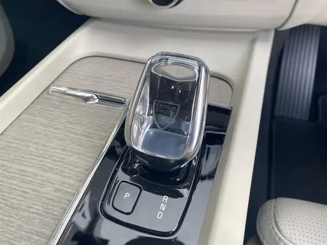ボルボ ＸＣ６０ B5 AWD インスクリプション 福岡県 2020(令2)年 6万km パール ・Orreforsクリスタルシフト/・harman/kardon プレミアムスピーカー/・純正ナビ/CD/BT/フルセグTV/Apple Car Play/Android Auto/・全方位カメラ/・ベージュレザーシート/・前席パワーシート/メモリーシート/・全席シートヒーター/・ACC/・LKA/・BLIS/・フットトランクオープナー/・LED AUTOヘッドライト/・純正19インチAW/・社外前後型ドライブレコーダー/・スマートキー