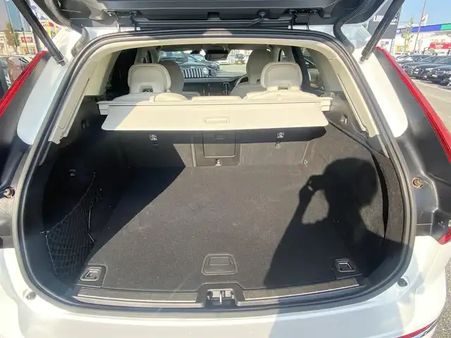 ボルボ ＸＣ６０ B5 AWD インスクリプション 福岡県 2020(令2)年 6万km パール ・Orreforsクリスタルシフト/・harman/kardon プレミアムスピーカー/・純正ナビ/CD/BT/フルセグTV/Apple Car Play/Android Auto/・全方位カメラ/・ベージュレザーシート/・前席パワーシート/メモリーシート/・全席シートヒーター/・ACC/・LKA/・BLIS/・フットトランクオープナー/・LED AUTOヘッドライト/・純正19インチAW/・社外前後型ドライブレコーダー/・スマートキー