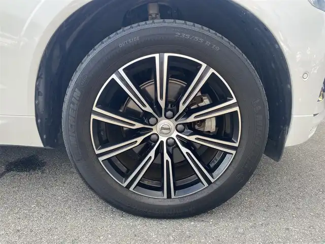 ボルボ ＸＣ６０ B5 AWD インスクリプション 福岡県 2020(令2)年 6万km パール ・Orreforsクリスタルシフト/・harman/kardon プレミアムスピーカー/・純正ナビ/CD/BT/フルセグTV/Apple Car Play/Android Auto/・全方位カメラ/・ベージュレザーシート/・前席パワーシート/メモリーシート/・全席シートヒーター/・ACC/・LKA/・BLIS/・フットトランクオープナー/・LED AUTOヘッドライト/・純正19インチAW/・社外前後型ドライブレコーダー/・スマートキー
