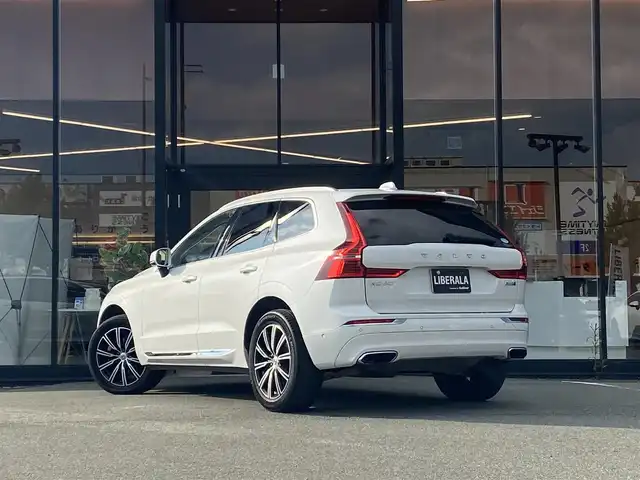 ボルボ ＸＣ６０ B5 AWD インスクリプション 福岡県 2020(令2)年 6万km パール ・Orreforsクリスタルシフト/・harman/kardon プレミアムスピーカー/・純正ナビ/CD/BT/フルセグTV/Apple Car Play/Android Auto/・全方位カメラ/・ベージュレザーシート/・前席パワーシート/メモリーシート/・全席シートヒーター/・ACC/・LKA/・BLIS/・フットトランクオープナー/・LED AUTOヘッドライト/・純正19インチAW/・社外前後型ドライブレコーダー/・スマートキー