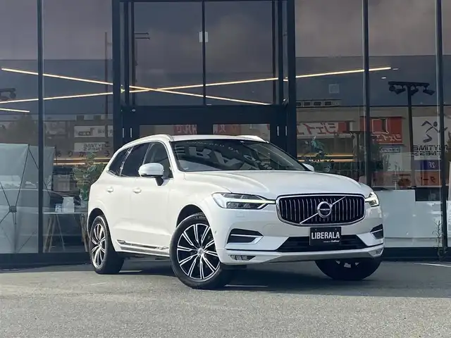 ボルボ ＸＣ６０ B5 AWD インスクリプション 福岡県 2020(令2)年 6万km パール ・Orreforsクリスタルシフト/・harman/kardon プレミアムスピーカー/・純正ナビ/CD/BT/フルセグTV/Apple Car Play/Android Auto/・全方位カメラ/・ベージュレザーシート/・前席パワーシート/メモリーシート/・全席シートヒーター/・ACC/・LKA/・BLIS/・フットトランクオープナー/・LED AUTOヘッドライト/・純正19インチAW/・社外前後型ドライブレコーダー/・スマートキー