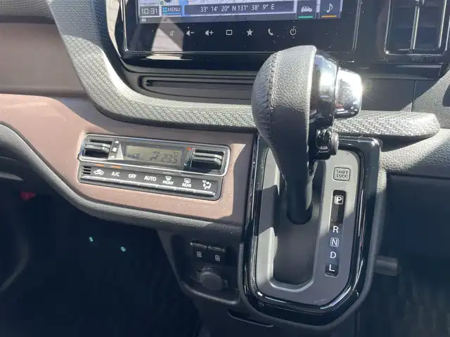 スズキ ソリオ バンディット HV MV 大分県 2022(令4)年 4.9万km スピーディーブルーM ワンオーナー/純正メーカーナビ【フルセグ/DVD/BTオーディオ】/全方位カメラ/両側パワースライドドア/純正15インチアルミホイール/レーダークルーズコントロール/衝突被害軽減ブレーキ/クリアランスソナー/レーンアシスト/ヘッドアップディスプレイ/ビルトインETC2.0/後席サーキュレーター/LEDヘッドライト/LEDフォグランプ/オートライト/ウインカーミラー/レザーステアリング/ステアリングリモコン/チルトステアリング/充電用USBソケット/前席シートヒーター/運転席シートリフター/アイドリングストップ/横滑り防止装置/リアプライバシーガラス/ドアバイザー/フロアマット/電動格納ミラー/サイド&Wエアバッグ/ABS/スマートキー×2/保証書/車両取説/ナビ取説