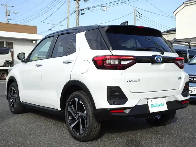 トヨタ ライズ Z 千葉県 2025(令7)年 0.1千km ブラックマイカメタリック/シャイニングホワイトパール 登録済未使用車】/【ブラックマイカM/シャイニングホワイトP（XH3）】/BSM＋RCTA（メーカーOP）/ディスプレーオーディオパッケージ(メーカーOP）/パノラミックビューパッケージ（メーカーOP）/9インチディスプレーオーディオ/・地上波フルセグTV/・Bluetooth接続/・HDMI入力端子/・USB入力端子/・Apple CarPlay/AndroidAuto対応/トヨタスマートアシスト/LEDヘッドランプ（オートレベリング付）/フロントシーケンシャルターンランプ/リヤフォグランプ/電動パーキングブレーキ/フロント左右シートヒーター/スマートキー2個/プッシュスタート/保証書/取扱説明書/禁煙車