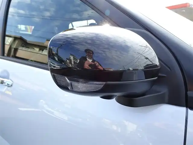 トヨタ ライズ Z 千葉県 2025(令7)年 0.1千km ブラックマイカメタリック/シャイニングホワイトパール 登録済未使用車】/【ブラックマイカM/シャイニングホワイトP（XH3）】/BSM＋RCTA（メーカーOP）/ディスプレーオーディオパッケージ(メーカーOP）/パノラミックビューパッケージ（メーカーOP）/9インチディスプレーオーディオ/・地上波フルセグTV/・Bluetooth接続/・HDMI入力端子/・USB入力端子/・Apple CarPlay/AndroidAuto対応/トヨタスマートアシスト/LEDヘッドランプ（オートレベリング付）/フロントシーケンシャルターンランプ/リヤフォグランプ/電動パーキングブレーキ/フロント左右シートヒーター/スマートキー2個/プッシュスタート/保証書/取扱説明書/禁煙車