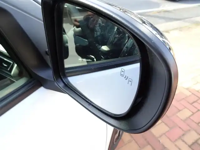 トヨタ ライズ Z 千葉県 2025(令7)年 0.1千km ブラックマイカメタリック/シャイニングホワイトパール 登録済未使用車】/【ブラックマイカM/シャイニングホワイトP（XH3）】/BSM＋RCTA（メーカーOP）/ディスプレーオーディオパッケージ(メーカーOP）/パノラミックビューパッケージ（メーカーOP）/9インチディスプレーオーディオ/・地上波フルセグTV/・Bluetooth接続/・HDMI入力端子/・USB入力端子/・Apple CarPlay/AndroidAuto対応/トヨタスマートアシスト/LEDヘッドランプ（オートレベリング付）/フロントシーケンシャルターンランプ/リヤフォグランプ/電動パーキングブレーキ/フロント左右シートヒーター/スマートキー2個/プッシュスタート/保証書/取扱説明書/禁煙車