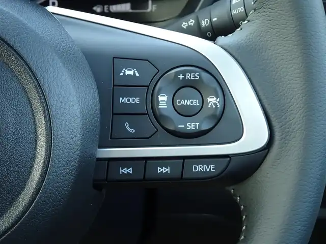 トヨタ ライズ Z 千葉県 2025(令7)年 0.1千km ブラックマイカメタリック/シャイニングホワイトパール 登録済未使用車】/【ブラックマイカM/シャイニングホワイトP（XH3）】/BSM＋RCTA（メーカーOP）/ディスプレーオーディオパッケージ(メーカーOP）/パノラミックビューパッケージ（メーカーOP）/9インチディスプレーオーディオ/・地上波フルセグTV/・Bluetooth接続/・HDMI入力端子/・USB入力端子/・Apple CarPlay/AndroidAuto対応/トヨタスマートアシスト/LEDヘッドランプ（オートレベリング付）/フロントシーケンシャルターンランプ/リヤフォグランプ/電動パーキングブレーキ/フロント左右シートヒーター/スマートキー2個/プッシュスタート/保証書/取扱説明書/禁煙車