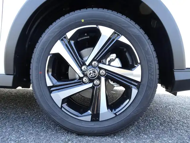 トヨタ ライズ Z 千葉県 2025(令7)年 0.1千km ブラックマイカメタリック/シャイニングホワイトパール 登録済未使用車】/【ブラックマイカM/シャイニングホワイトP（XH3）】/BSM＋RCTA（メーカーOP）/ディスプレーオーディオパッケージ(メーカーOP）/パノラミックビューパッケージ（メーカーOP）/9インチディスプレーオーディオ/・地上波フルセグTV/・Bluetooth接続/・HDMI入力端子/・USB入力端子/・Apple CarPlay/AndroidAuto対応/トヨタスマートアシスト/LEDヘッドランプ（オートレベリング付）/フロントシーケンシャルターンランプ/リヤフォグランプ/電動パーキングブレーキ/フロント左右シートヒーター/スマートキー2個/プッシュスタート/保証書/取扱説明書/禁煙車