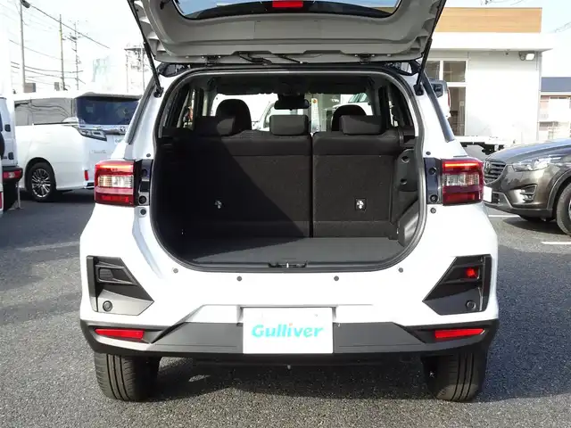 トヨタ ライズ Z 千葉県 2025(令7)年 0.1千km ブラックマイカメタリック/シャイニングホワイトパール 登録済未使用車】/【ブラックマイカM/シャイニングホワイトP（XH3）】/BSM＋RCTA（メーカーOP）/ディスプレーオーディオパッケージ(メーカーOP）/パノラミックビューパッケージ（メーカーOP）/9インチディスプレーオーディオ/・地上波フルセグTV/・Bluetooth接続/・HDMI入力端子/・USB入力端子/・Apple CarPlay/AndroidAuto対応/トヨタスマートアシスト/LEDヘッドランプ（オートレベリング付）/フロントシーケンシャルターンランプ/リヤフォグランプ/電動パーキングブレーキ/フロント左右シートヒーター/スマートキー2個/プッシュスタート/保証書/取扱説明書/禁煙車