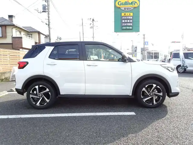 トヨタ ライズ Z 千葉県 2025(令7)年 0.1千km ブラックマイカメタリック/シャイニングホワイトパール 登録済未使用車】/【ブラックマイカM/シャイニングホワイトP（XH3）】/BSM＋RCTA（メーカーOP）/ディスプレーオーディオパッケージ(メーカーOP）/パノラミックビューパッケージ（メーカーOP）/9インチディスプレーオーディオ/・地上波フルセグTV/・Bluetooth接続/・HDMI入力端子/・USB入力端子/・Apple CarPlay/AndroidAuto対応/トヨタスマートアシスト/LEDヘッドランプ（オートレベリング付）/フロントシーケンシャルターンランプ/リヤフォグランプ/電動パーキングブレーキ/フロント左右シートヒーター/スマートキー2個/プッシュスタート/保証書/取扱説明書/禁煙車